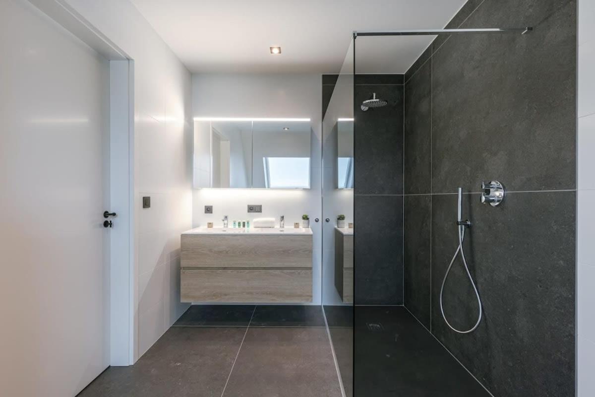 Huswell - Luxurious Apartment With Parking Beernem Exterior photo